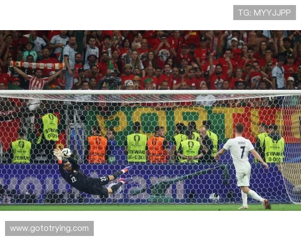 点球判罚争议背后的规则博弈与裁判尺度之辩引发赛场公平性质疑 - 副本 - 副本 (2)